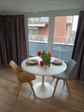Sky View apartment with Swimming pool, AC, Wifi, M2